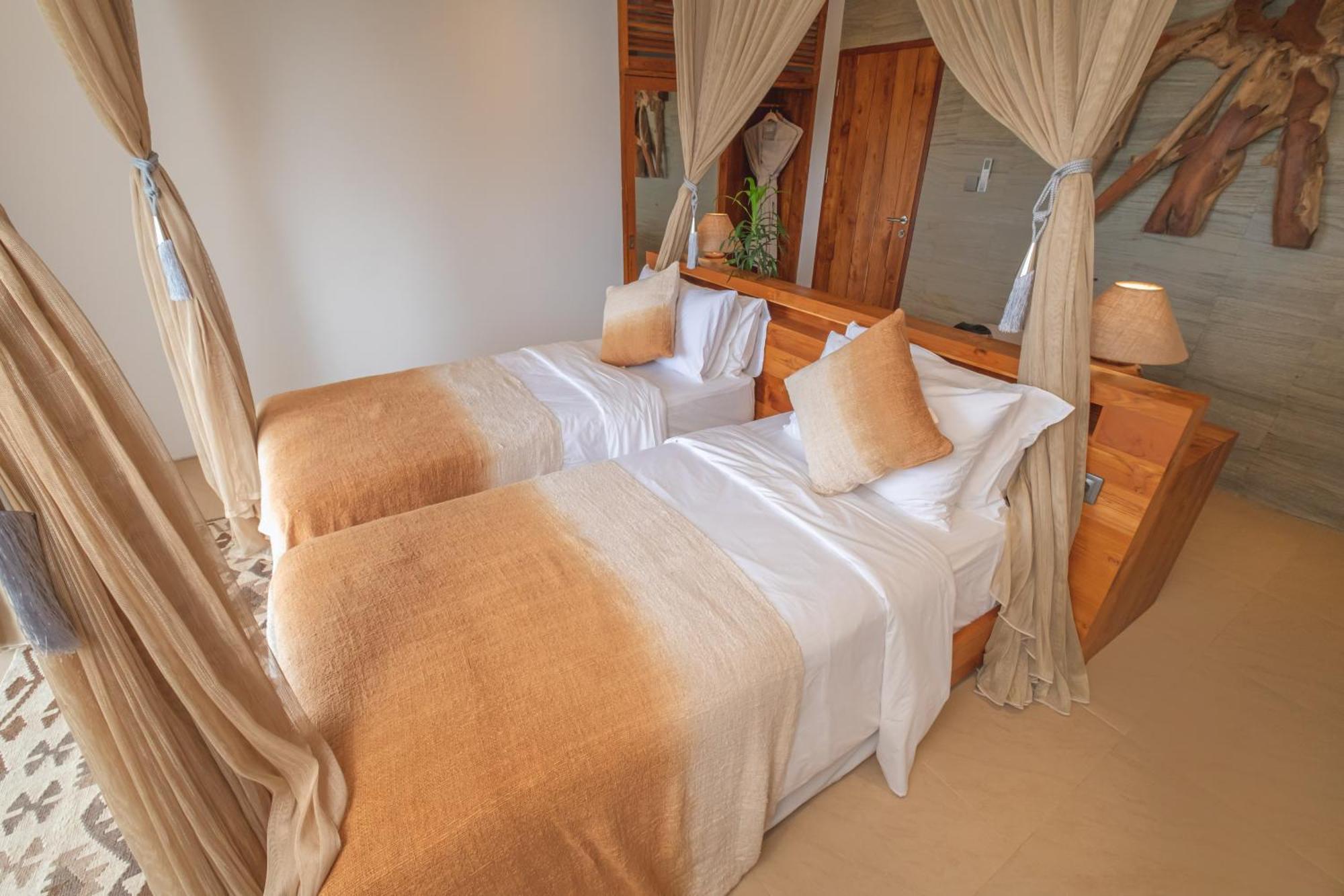 Villa Kaliente Toyapakeh Екстериор снимка