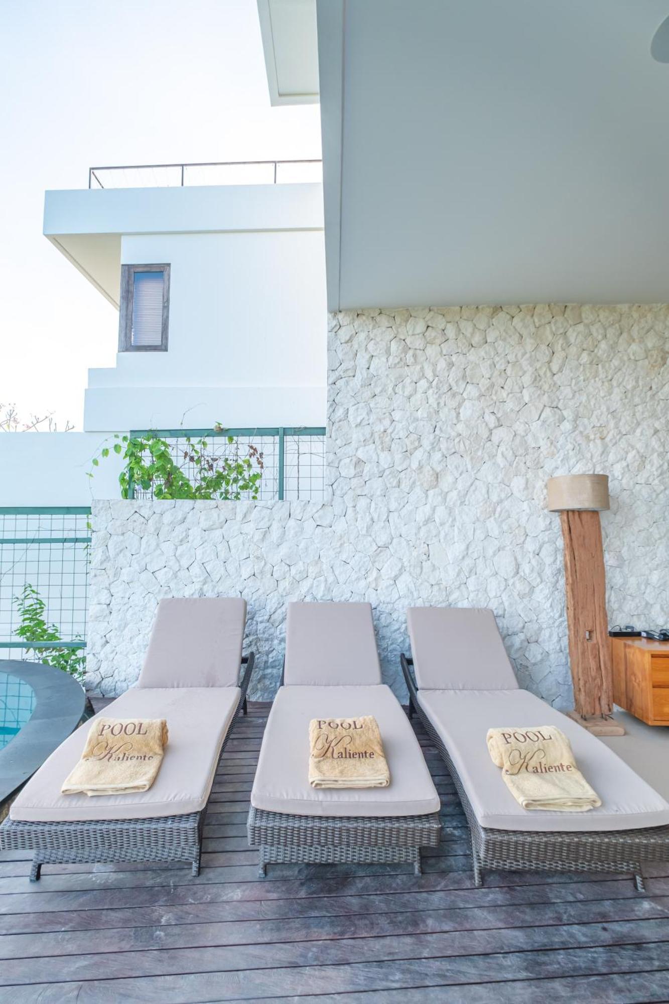 Villa Kaliente Toyapakeh Екстериор снимка