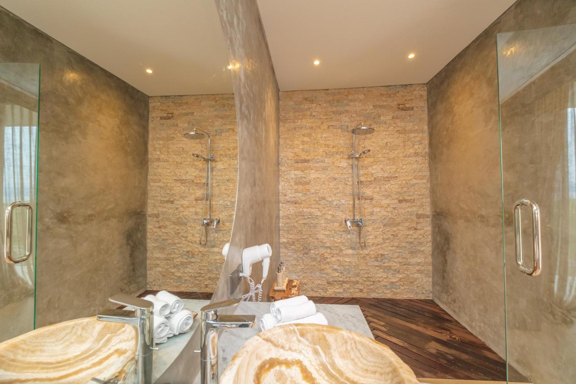 Villa Kaliente Toyapakeh Екстериор снимка